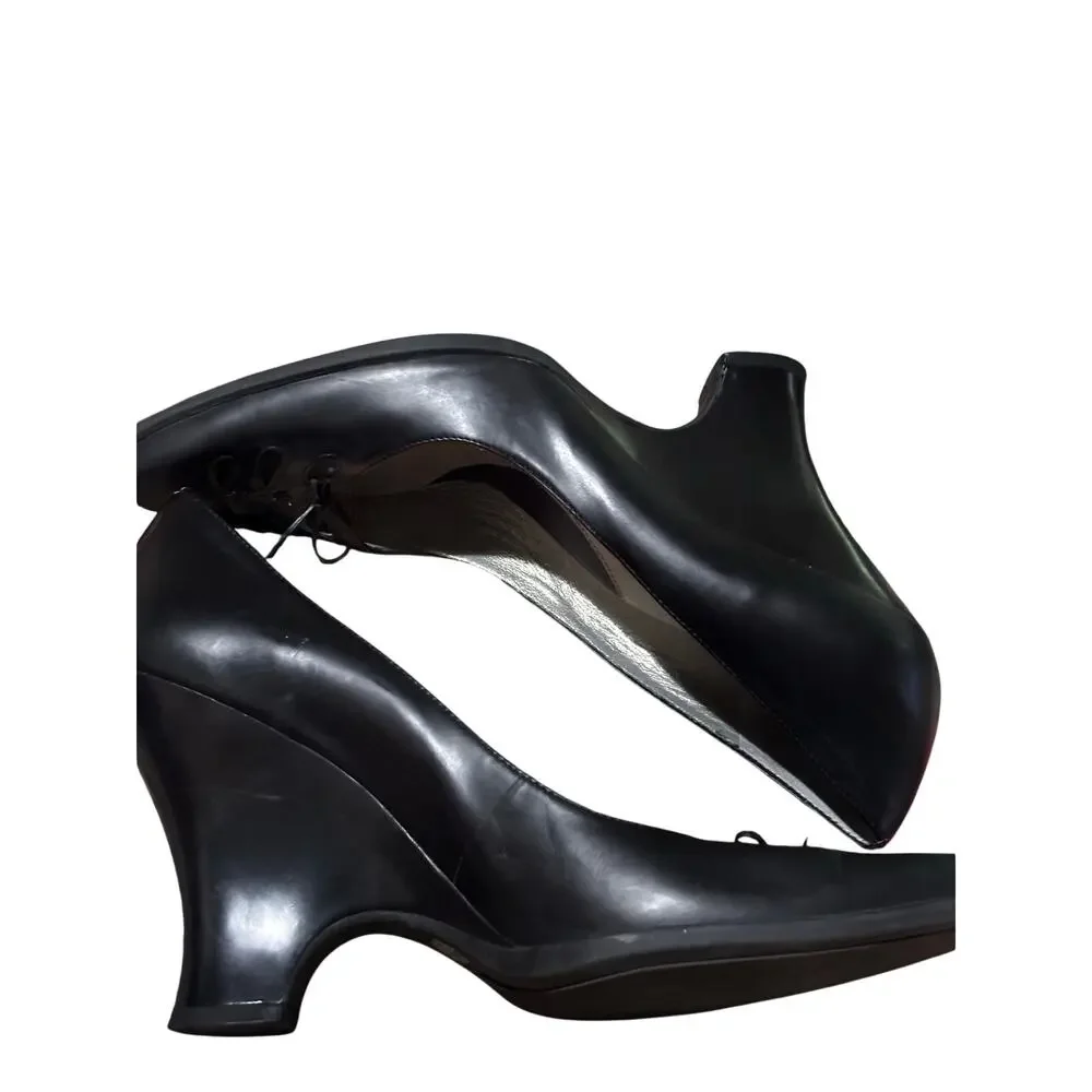 BCBGMaxaria black 8.5 wedge worn once euc like new